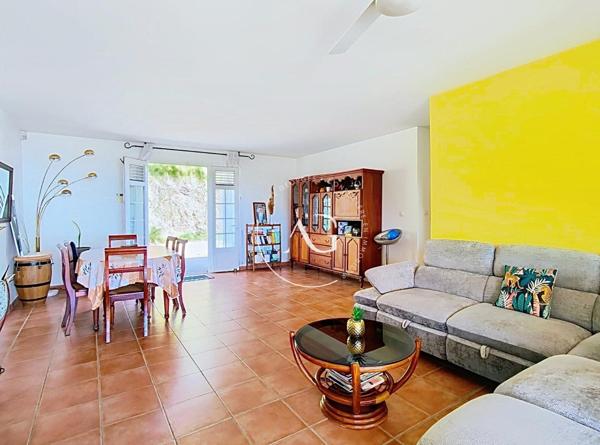 Villa T5 – Piscine, jardin, vue mer – Case-Pilote