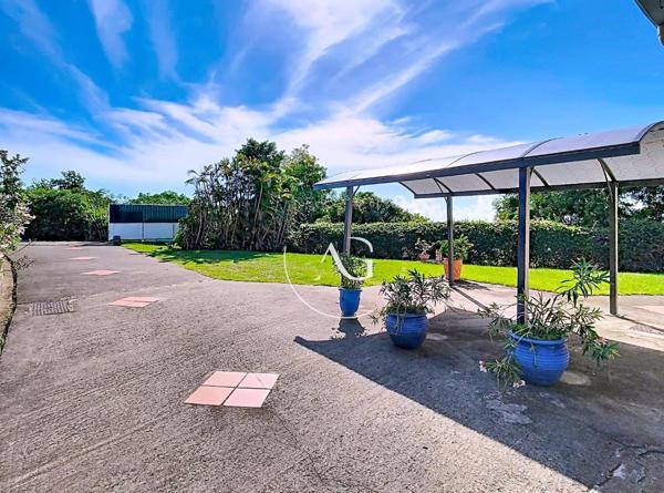 Villa T5 – Piscine, jardin, vue mer – Case-Pilote