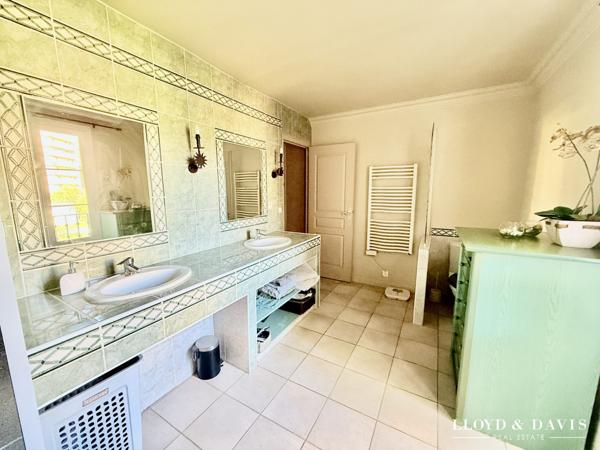 PROPRIETE DANS LA VILLE