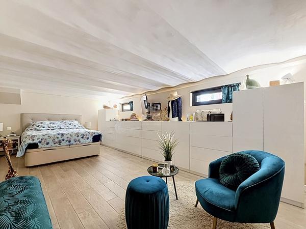 Chatou - Maison familiale 6 pièces entièrement rénovée 750 000 € **  - Référence  V210010366
