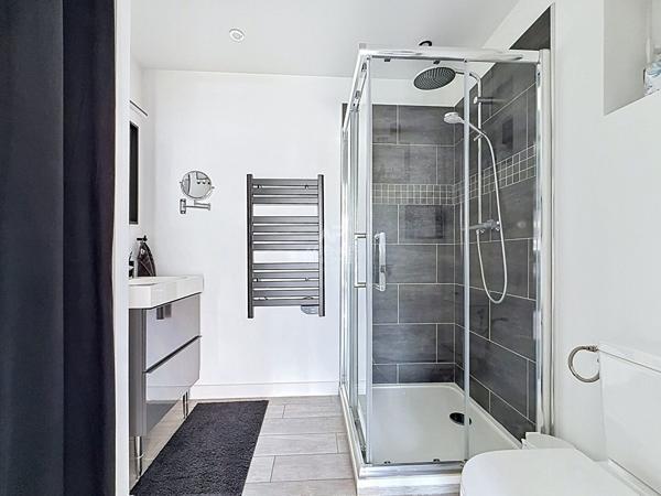 Chatou - Maison familiale 6 pièces entièrement rénovée 750 000 € **  - Référence  V210010366