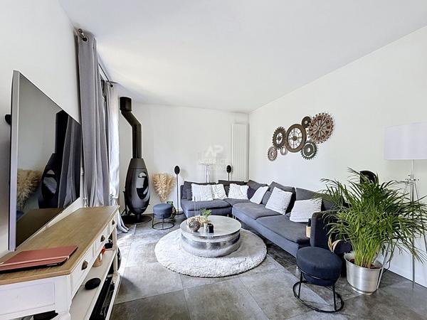 Chatou - Maison familiale 6 pièces entièrement rénovée 750 000 € **  - Référence  V210010366