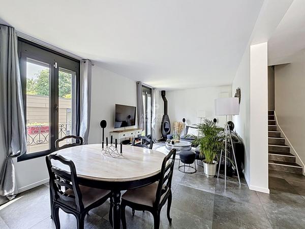 Chatou - Maison familiale 6 pièces entièrement rénovée 750 000 € **  - Référence  V210010366