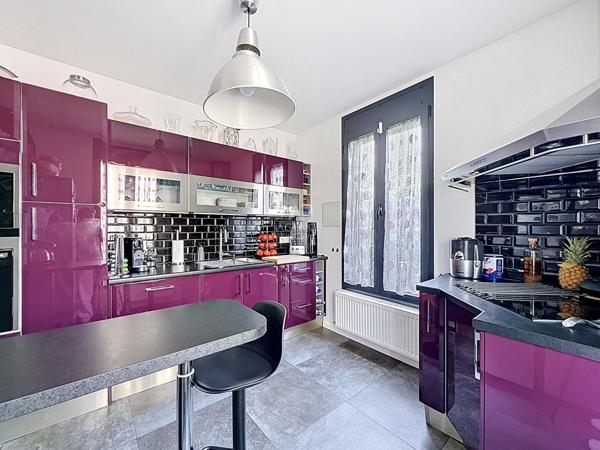 Chatou - Maison familiale 6 pièces entièrement rénovée 750 000 € **  - Référence  V210010366
