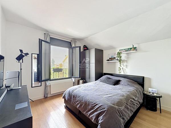 Chatou - Maison familiale 6 pièces entièrement rénovée 750 000 € **  - Référence  V210010366