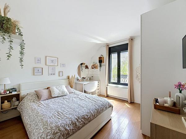 Chatou - Maison familiale 6 pièces entièrement rénovée 750 000 € **  - Référence  V210010366