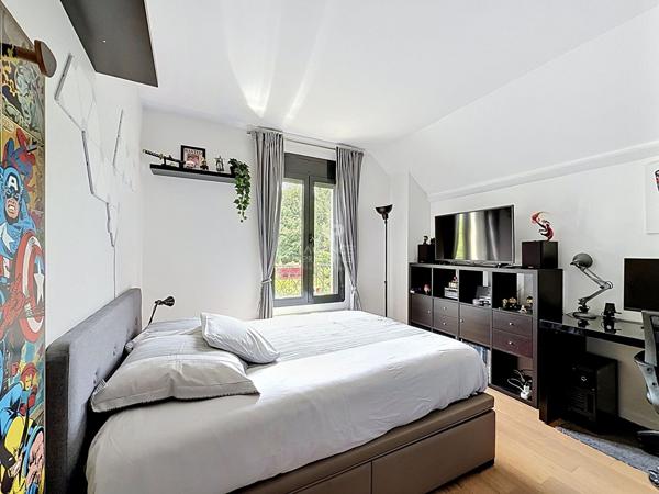 Chatou - Maison familiale 6 pièces entièrement rénovée 750 000 € **  - Référence  V210010366