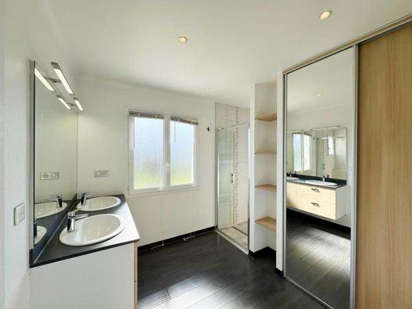 Maison lumineuse et spacieuse, à deux pas de toutes commodités !