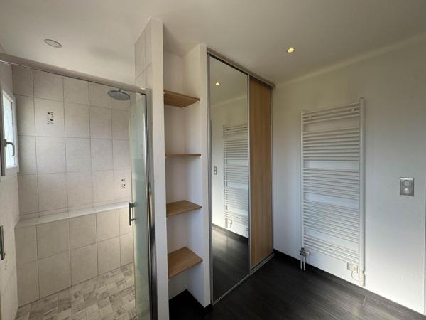 Maison lumineuse et spacieuse, à deux pas de toutes commodités !