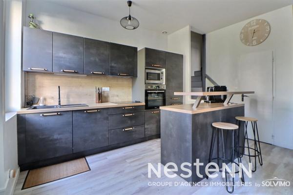 Coeur Village, Appartement duplex T4, 64.2m2, terrasse 17m2, et stationnement.
