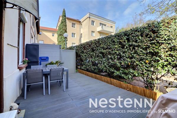 Coeur Village, Appartement duplex T4, 64.2m2, terrasse 17m2, et stationnement.