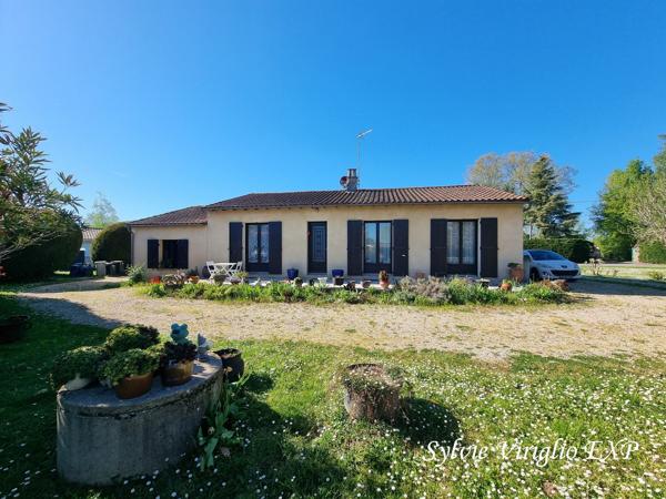 Maison de plain-pied. 3 chambres. Garage
