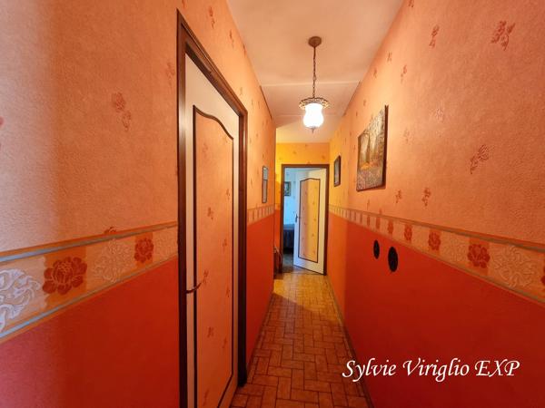 Maison de plain-pied. 3 chambres. Garage