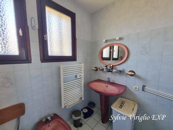 Maison de plain-pied. 3 chambres. Garage