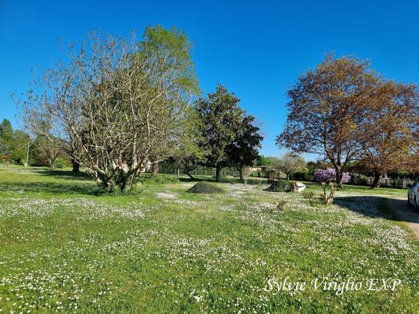 Maison de plain-pied. 3 chambres. Garage