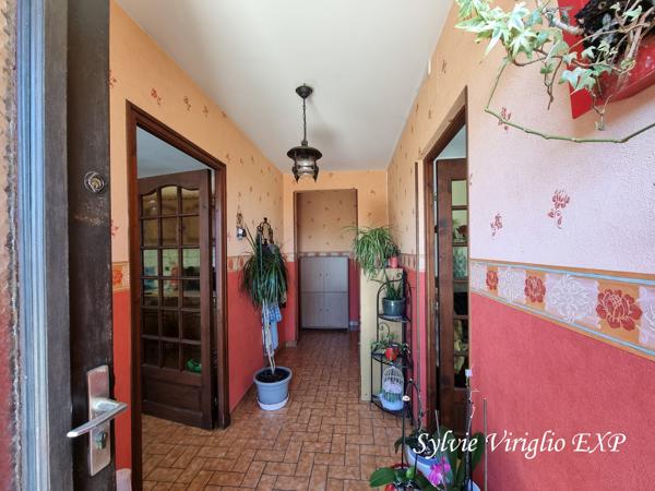 Maison de plain-pied. 3 chambres. Garage