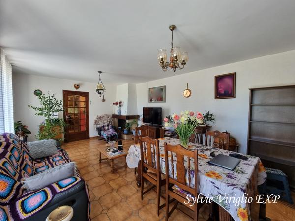 Maison de plain-pied. 3 chambres. Garage