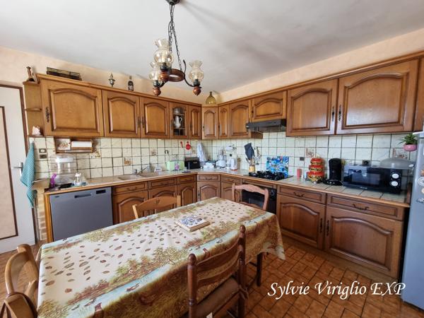 Maison de plain-pied. 3 chambres. Garage