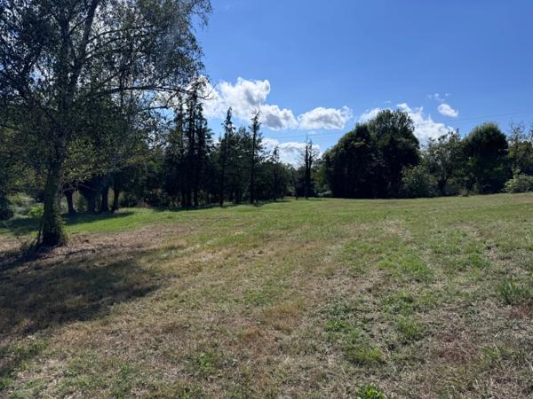 Terrain de 1 035,00 m² BON ENCONTRE (47)