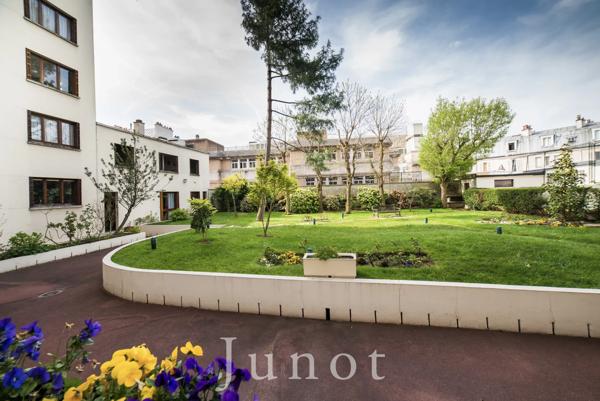 Appartement Paris 18 e - ABBESSES / MARCHE LEPIC