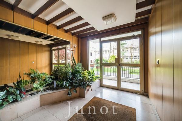 Appartement Paris 18 e - ABBESSES / MARCHE LEPIC