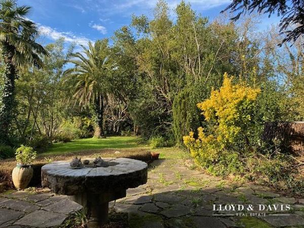 MAISON, DEPENDANCES et PARC ENCHANTEUR