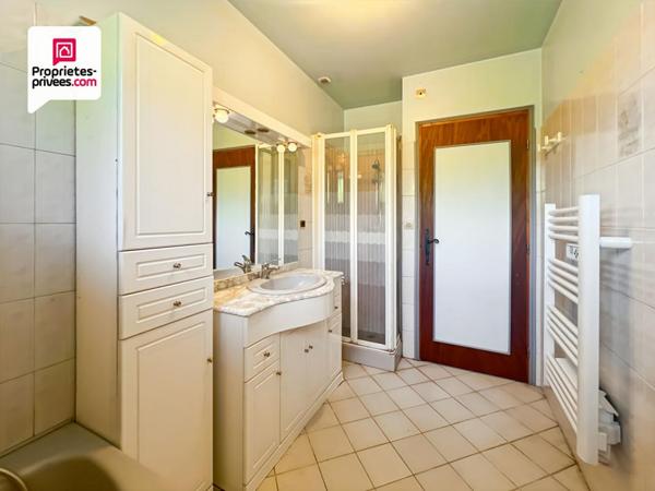 Maison de plain-pied, 3 chambres, garage et jardin