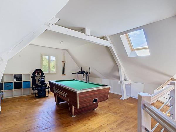 Belle propriété contemporaine avec piscine chauffée, dépendances et prestations de qualité