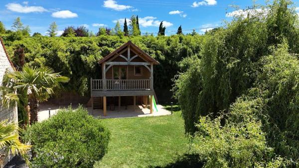 Belle propriété contemporaine avec piscine chauffée, dépendances et prestations de qualité