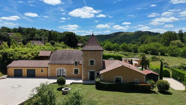 Belle propriété contemporaine avec piscine chauffée, dépendances et prestations de qualité