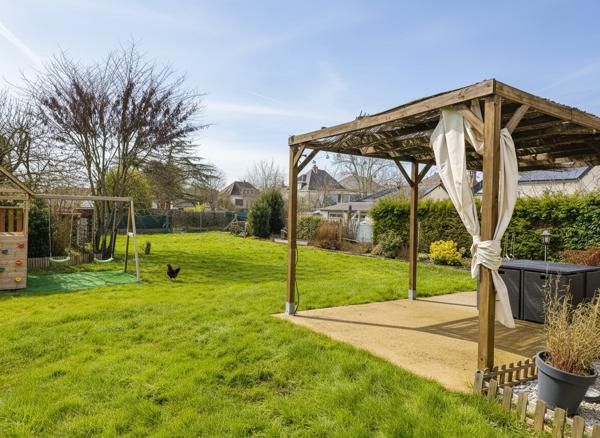 À VENDRE - Maison familiale rénovée - DPE C - Coeur de Chambray-lès-Tours