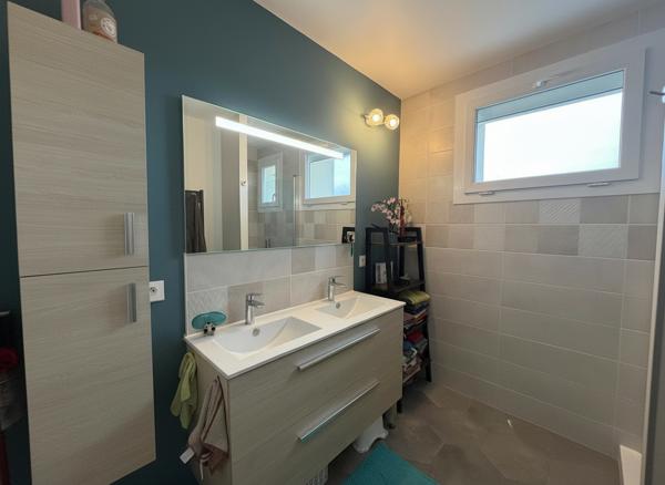 À VENDRE - Maison familiale rénovée - DPE C - Coeur de Chambray-lès-Tours