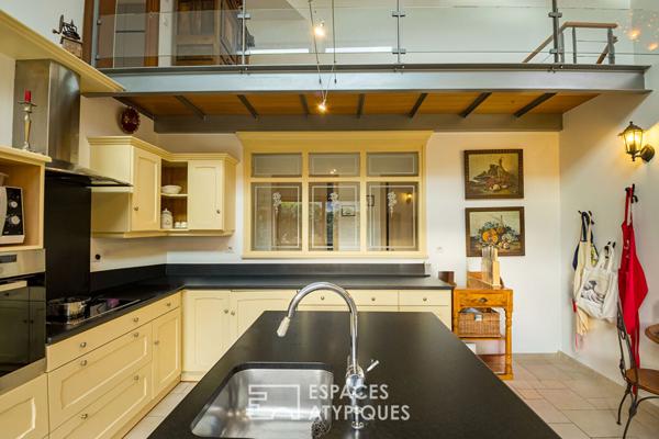 Maison en pierre avec un gîte