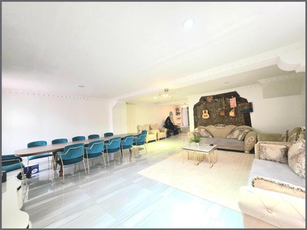 MAISON  195 M2  TERRAIN 371 M2