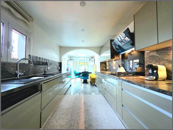 MAISON  195 M2  TERRAIN 371 M2