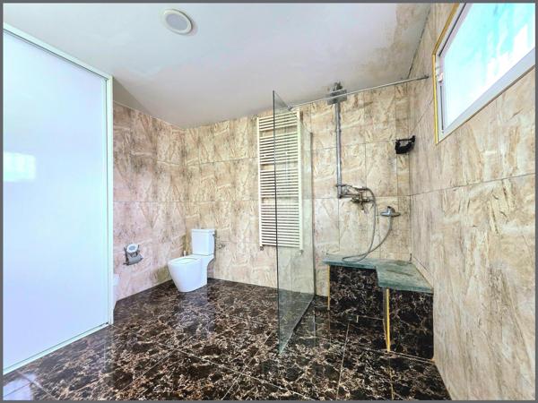 MAISON  195 M2  TERRAIN 371 M2