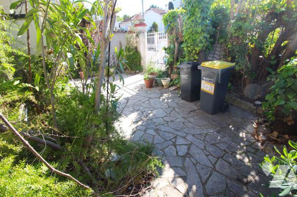 Jolie Villa de 130m2 habitables (avec 1 jardin & 1 belle terrasse) sur 1 terrain 175m2 à Mazargues