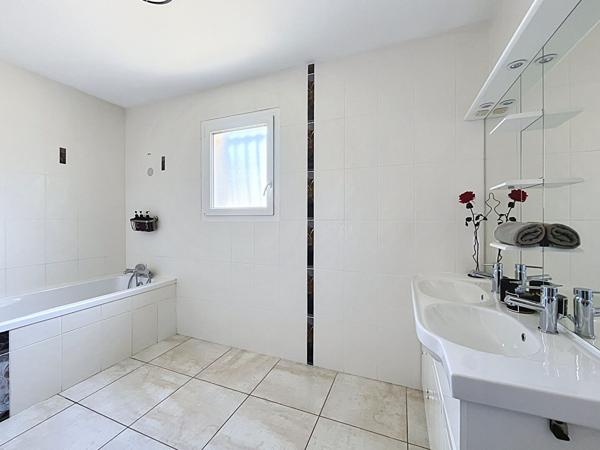 Maison Livron Sur Drome 6 pièce(s) 168.63 m2