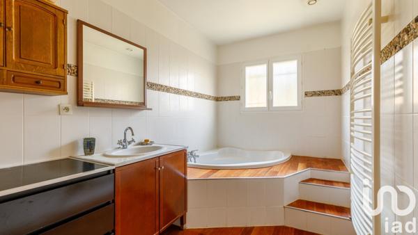 Maison 6 pièces de 178 m² à Meximieux (01800)