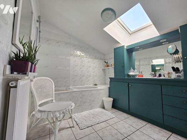 Maison de charme avec piscine en hameau 