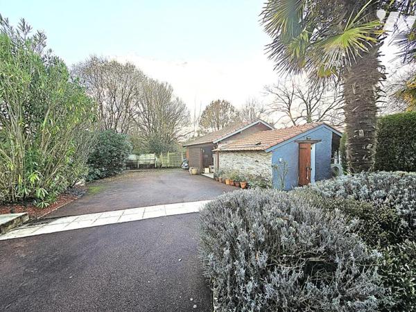 Maison de charme avec piscine en hameau 