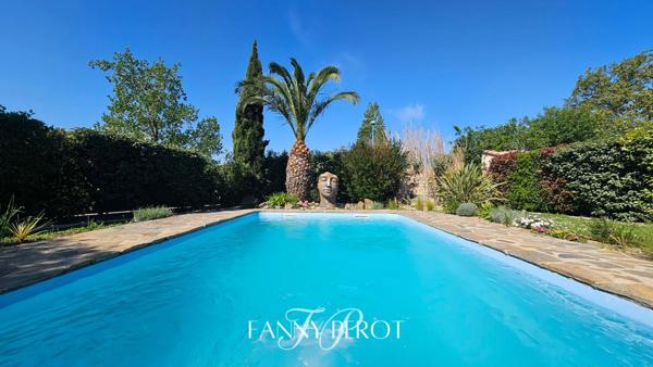 A Saint-Cyprien, maison 4 faces de 120m² sur une parcelle de 838m² avec piscine et garage