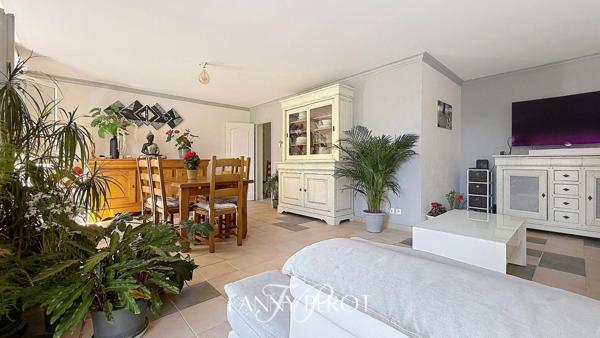 A Saint-Cyprien, maison 4 faces de 120m² sur une parcelle de 838m² avec piscine et garage