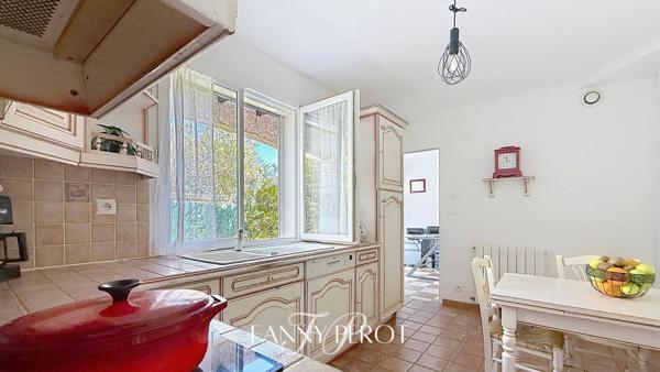 A Saint-Cyprien, maison 4 faces de 120m² sur une parcelle de 838m² avec piscine et garage