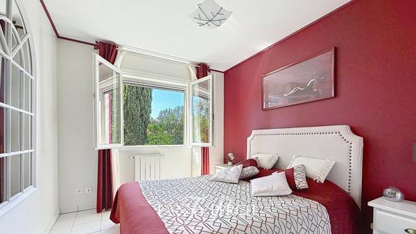 A Saint-Cyprien, maison 4 faces de 120m² sur une parcelle de 838m² avec piscine et garage
