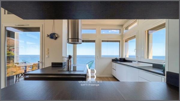 Villa d’architecte avec piscine intérieure chauffée – Vue panoramique exceptionnelle sur la Méditerranée
