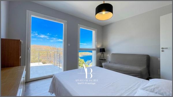 Villa d’architecte avec piscine intérieure chauffée – Vue panoramique exceptionnelle sur la Méditerranée