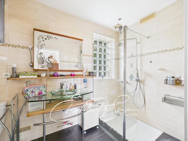 Maison non mitoyenne de plain-pied, 1003 m2 de terrain