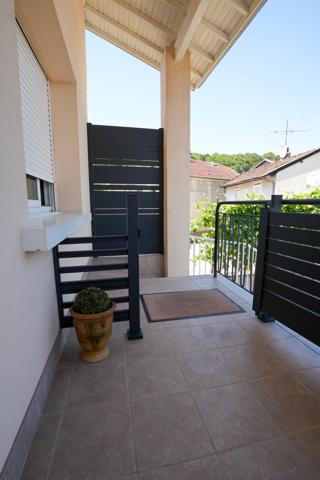 Maison
         5 pièces
        - 134 m² Exclusivité 259 000 € *