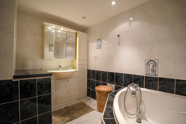 Maison
         5 pièces
        - 134 m² Exclusivité 259 000 € *